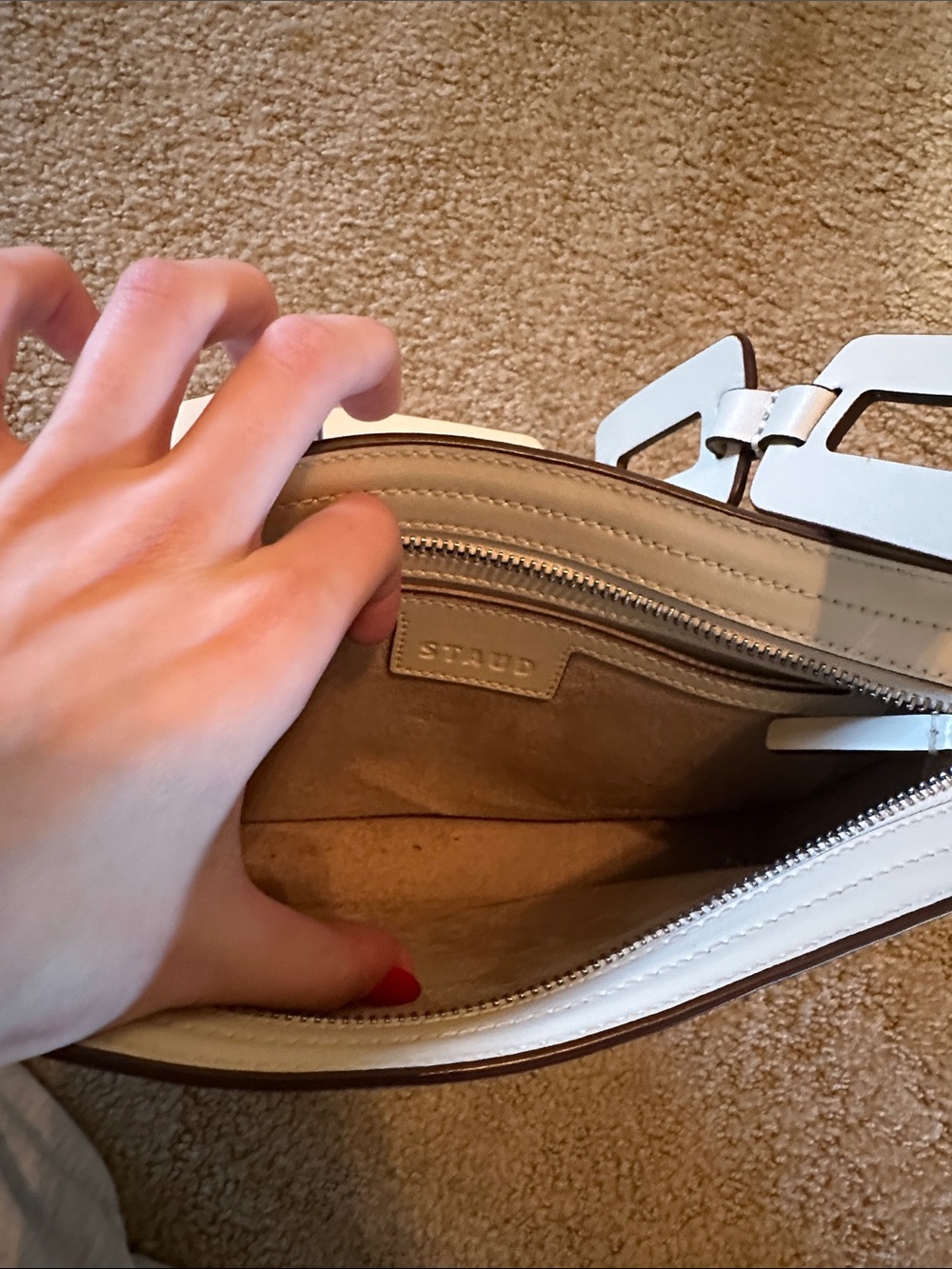 STAUD Elegant Cream Shoulder Bag with Statement Chain Strap - Picture 4 of 4